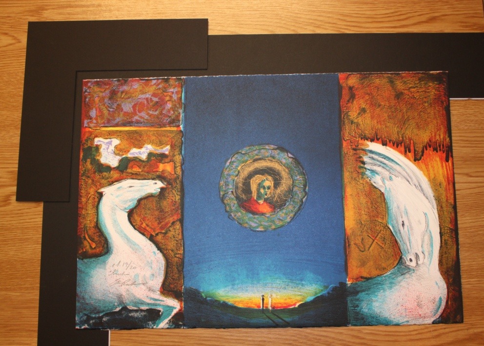 Innramming av trykk i Rammeverkstedet Trondheim 